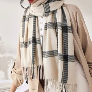 Fringe Hem Plaid Scarf